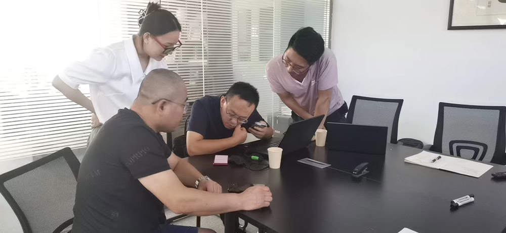 Colleagues are learning the newly enabled OA office system