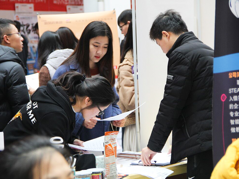 Yangtze Steel Group conducts recruitment work at Liaocheng University