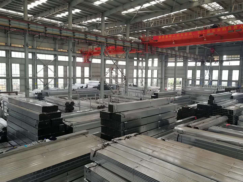 What are the advantages of galvanized square pipe?