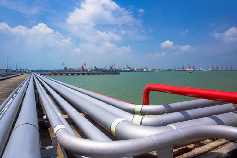 Why does oil casing pipe need rust removal and painting?