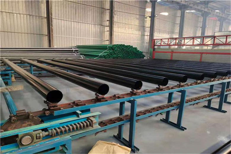 Production process of black low carbon steel pipe