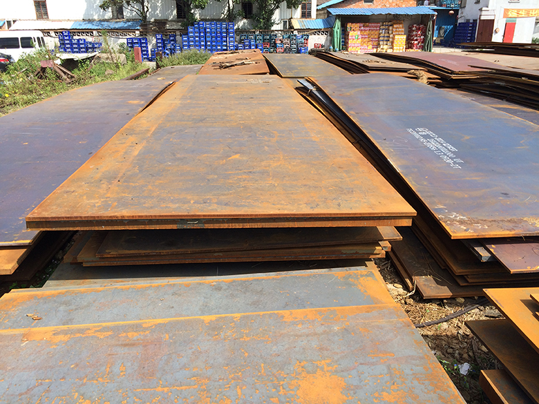 Low temperature carbon steel plate