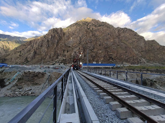 the perilous bridges and tunnels of the Sichuan-Tibet Railway.png