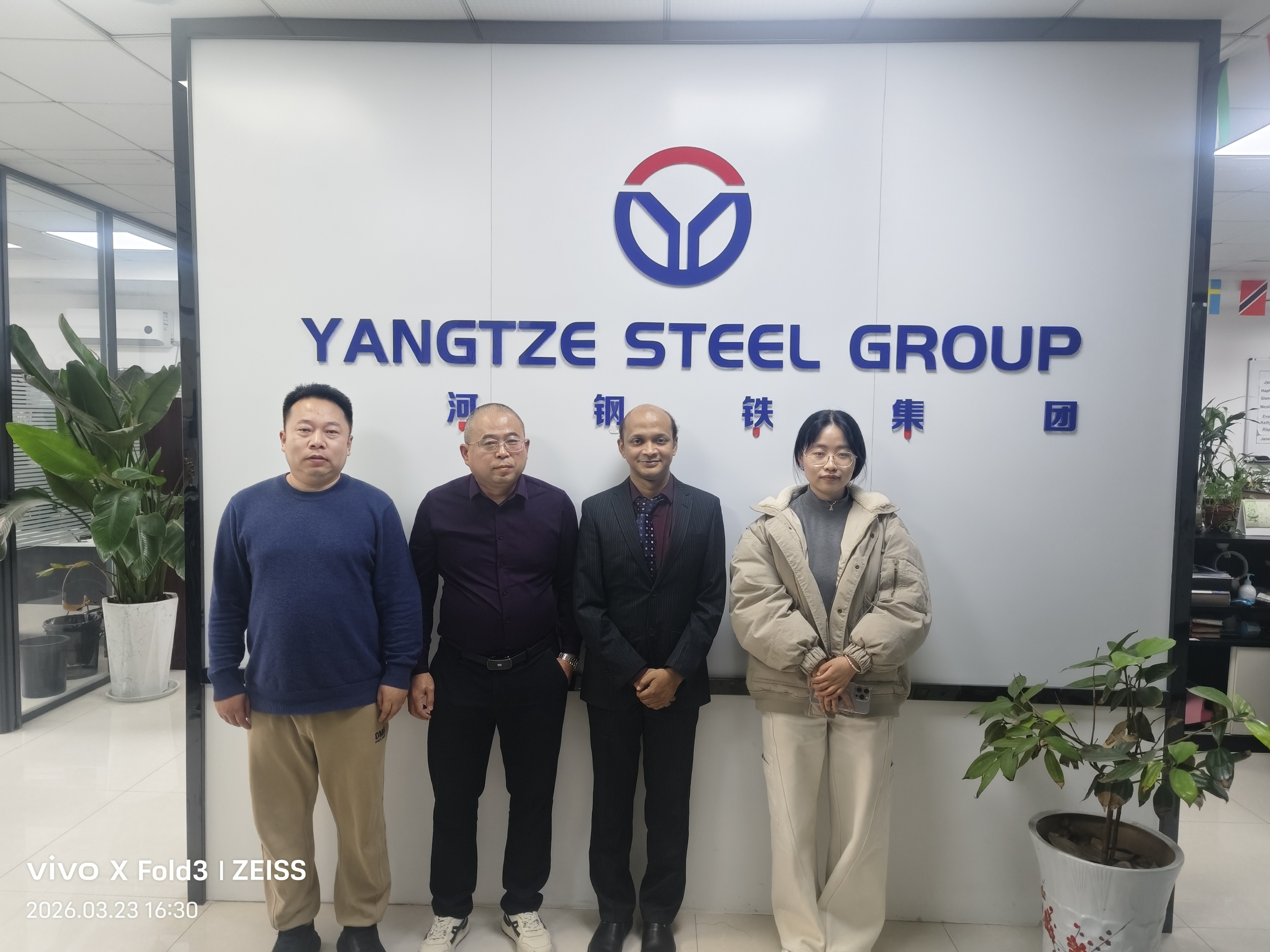 Yangtze Steel Group warmly welcomes overseas client to visit and inspect.
